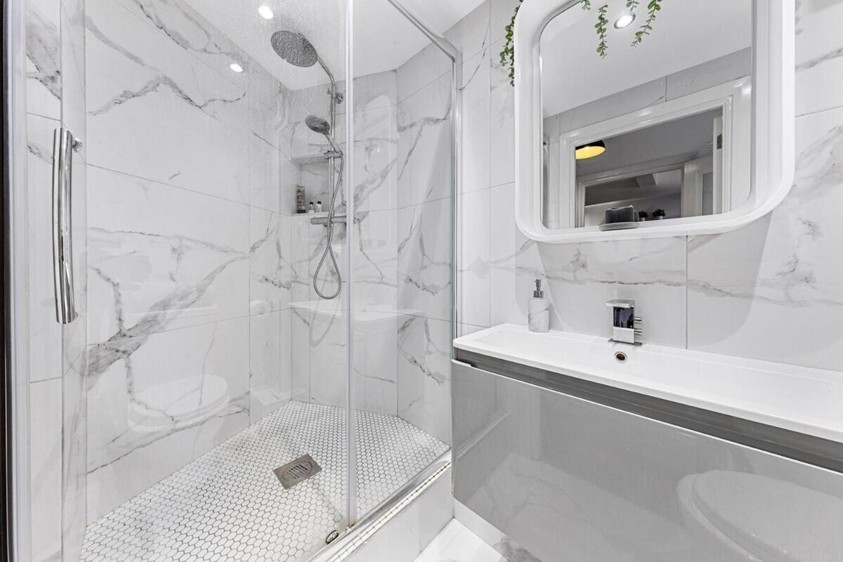 Central London Luxury, Relaxing Apartment! 2 Mins From Paddington Station! Værelse billede