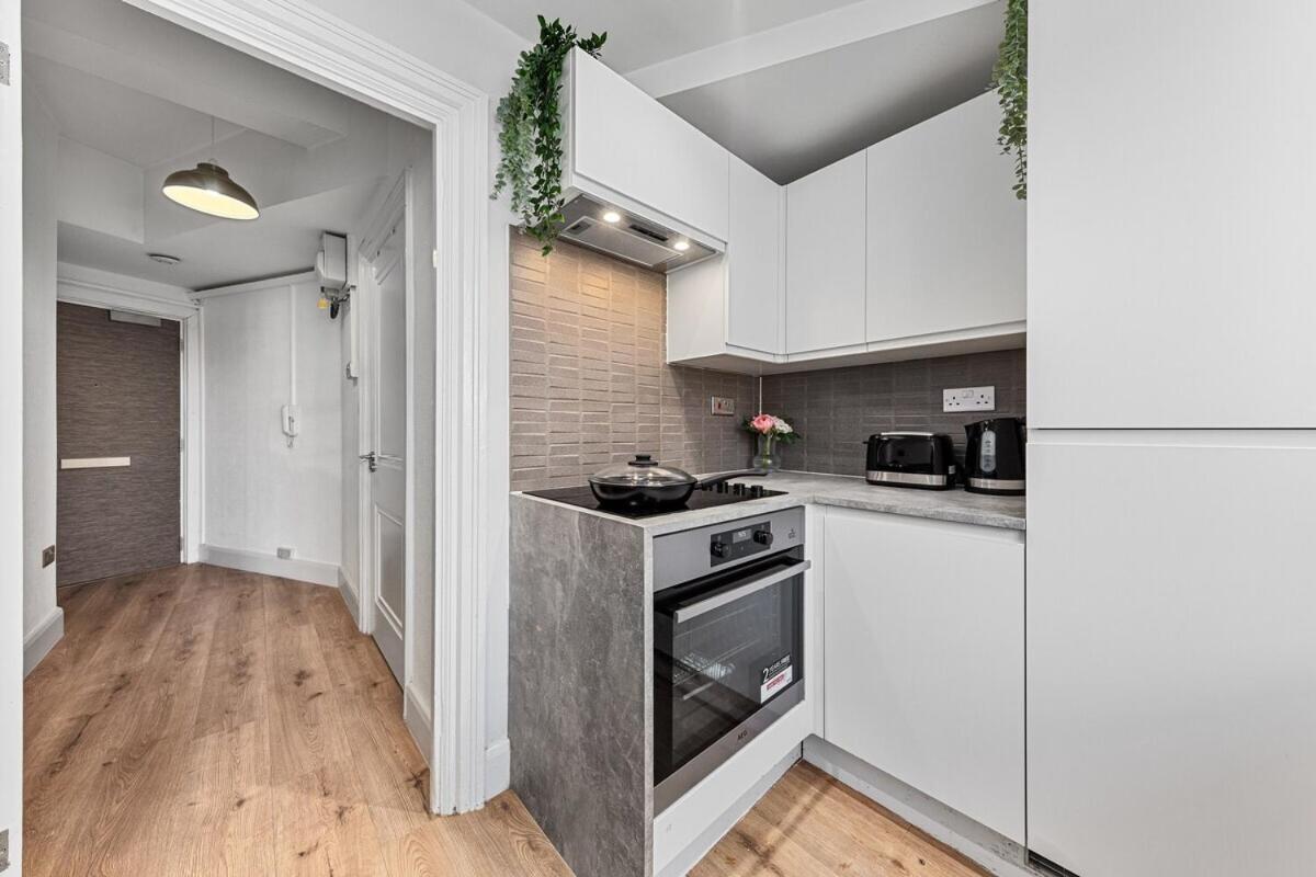 Central London Luxury, Relaxing Apartment! 2 Mins From Paddington Station! Værelse billede
